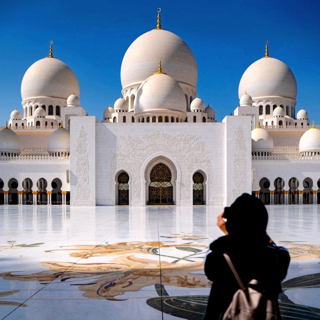 Abu Dhabi: City Sightseeing and Grand Mosque All Inclusive Tour